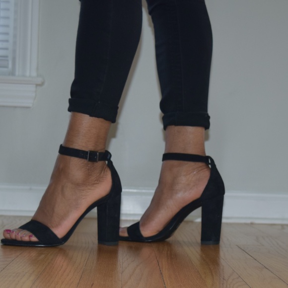 Women's Pelle Moda Black Ankle Strap Sandal Size 9 - Picture 2 of 5